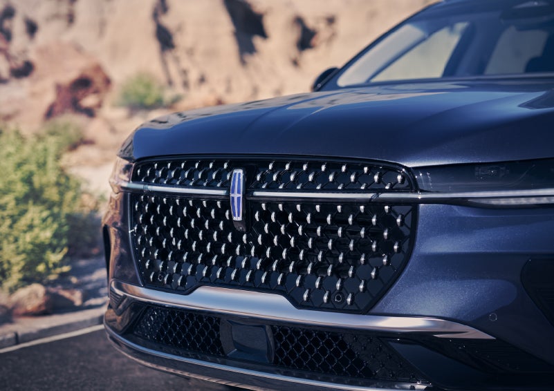 The stylish grille of a 2024 Lincoln Nautilus® SUV sparkles in the sunlight. | Lidtke Lincoln in Beaver Dam WI