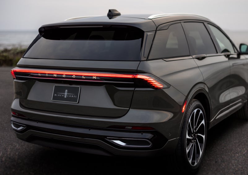 The rear of a 2024 Lincoln Black Label Nautilus® SUV displays full LED rear lighting. | Lidtke Lincoln in Beaver Dam WI