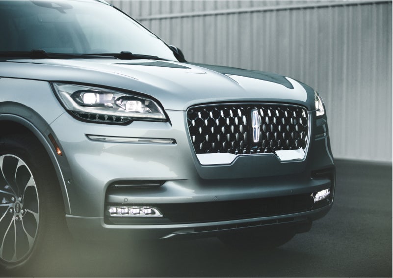 The available adaptive pixel LED headlamps of the 2023 Lincoln Aviator® SUV activated | Lidtke Lincoln in Beaver Dam WI